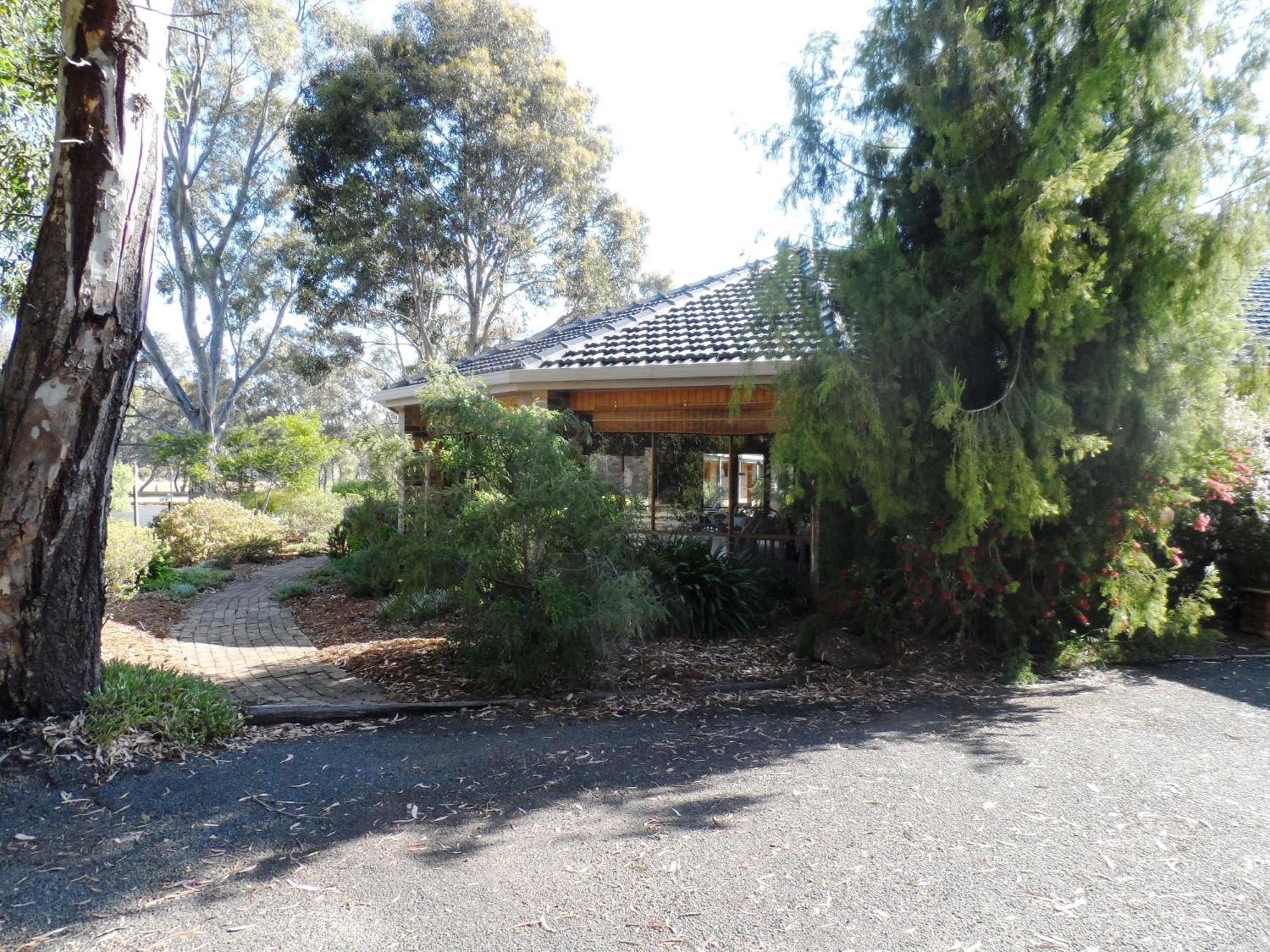 Magdala Motor Lodge & Lakeside Restaurant Stawell Exterior foto
